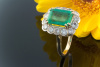 Klassischer Ring mit wunderschönem Smaragd & Brillanten in 750er Gold 