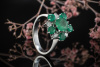 Art Deco Smaragd Ring helles grün mit Diamanten Brillanten in Weißgold 