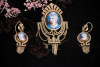 Antikes Schmuckset Brosche und Ohrringe mit Miniatur Malerei in Gelbgold 