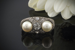 Antiker Ring mit 2 Perlen & Diamanten in 585er Weißgold Gold