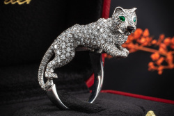 Cartier Panther Ring mit Diamanten Smaragd Onyx in 750er Weißgold OVP 56