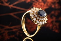 Ovaler Saphir Ring mit 2 Reihen Diamanten Brillanten rundum Gelbgold 750