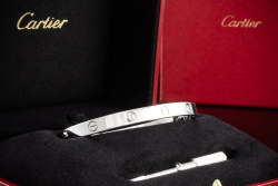 Cartier Love Armreif Armband Bracelet mit 4 Diamanten Weißgold 750 Gr 19
