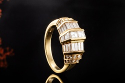 Goldschmiedearbeit Ring mit Diamanten Unikat mit Diamanten Gelbgold 750