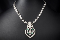 Feines Haute Couture Collier Saphire Tsavorite Diamanten in Weißgold 750