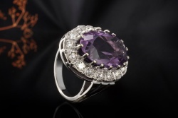 Vintage Amethyst Ring Lila Klassisch mit Diamanten 585er Weißgold Arbeit