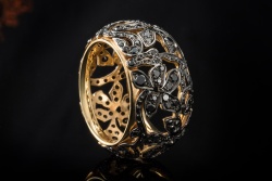 Pomellato Ring Arabesque Schwarze Diamanten verspielt in 750er Gelbgold