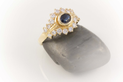SAPHIR Ring mit feurigen TW VVSI Brillanten in 750 Gold 