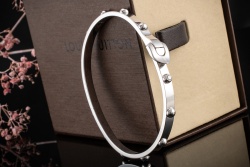 Louis Vuitton Clous Armreif Bracelet mit Diamant in 750er Weißgold Gr 20