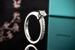 Tiffany & Co. Novo Verlobungsring Solitär Ring Diamanten 0,47 Ct. Platin