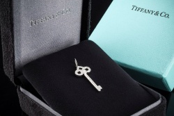 Tiffany & Co. Keys Anhänger Fleur de Lis Schlüssel Platin mit Diamanten
