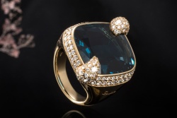 Pomellato Ring Ritratto Medium London Topas Blau Diamanten in 750er Gold