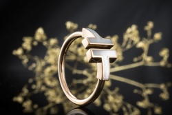 Tiffany & Co. Ring T Wire in 750er Roségold mit Perlmutt 52 anpassbar