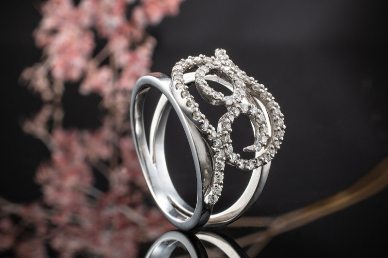 Verschlungener Designer Ring mit Diamanten Brillantschliff Weißgold 750 