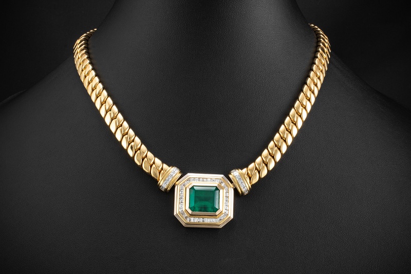 Collier Kolumbianischer Smaragd 12,52 Ct. und Diamanten in Gelbgold 750 