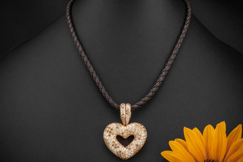 Leo Wittwer Herz Collier 9,22 Ct. Brillanten Braun Weiß Lederkette Gold 