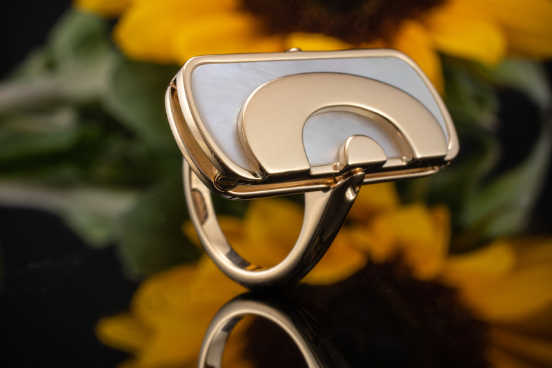 Bulgari BVLGARI Optical Ring mit Perlmutt in 750er Gelbgold Neuwertig 