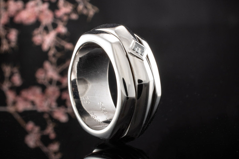 Piaget Possession Ring Drehring mit Diamant Carré Solitär 750er Weißgold 