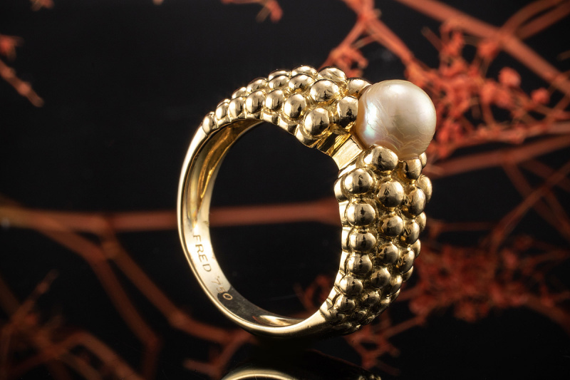 Fred Paris Designer Ring mit Zuchperle im Kugeldesign in 750er Gelbgold 