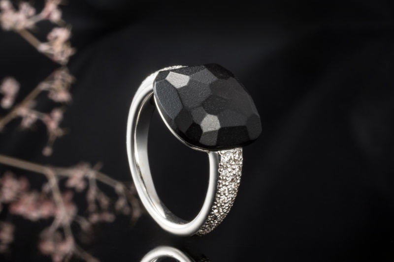 Pomellato Ring Capri Gagat Jet Schwarz mit weißen Diamanten Weißgold 750 