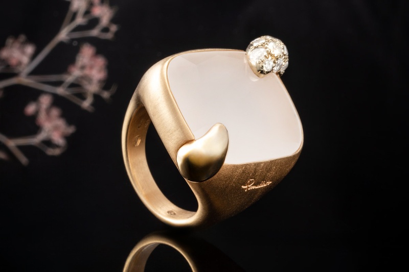 Pomellato Ring Ritratto Mondstein mit Diamanten Mattiert in Roségold 750 