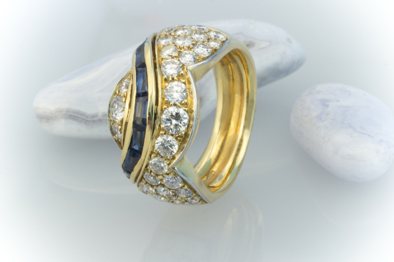 Designer Ring mit VVSI Brillanten & Baguette Saphiren 750 Gold  