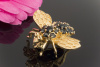 Brosche / Nadel Motiv Fliege mit Saphiren in 585er Gelbgold Anstecknadel 