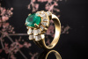 Traum Smaragd Oval in Ring Goldschmiedearbeit mit Diamanten Gelbgold 750 