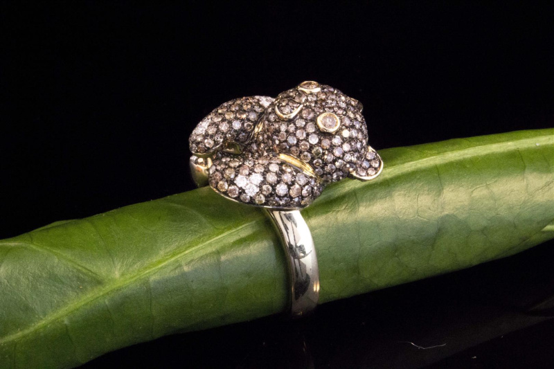 Koala Tier Motiv Ring in 750er Gold mit feurigen Brillanten 