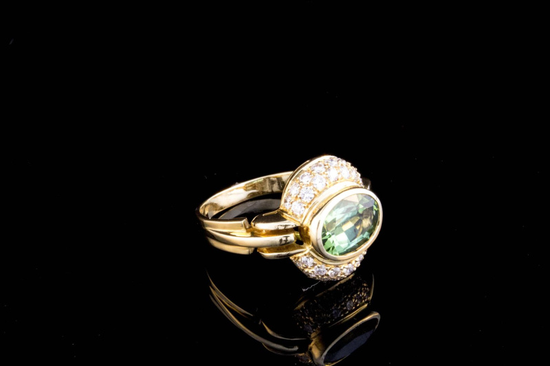 Grüner Turmalin Ring Oval in 750er Gelbgold mit Top Diamanten Brillanten 