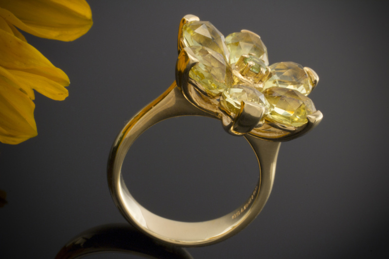 Designer Ring Motiv Blume mit Goldberyll und Peridot in 750er Gelbgold LP 2.710,- 