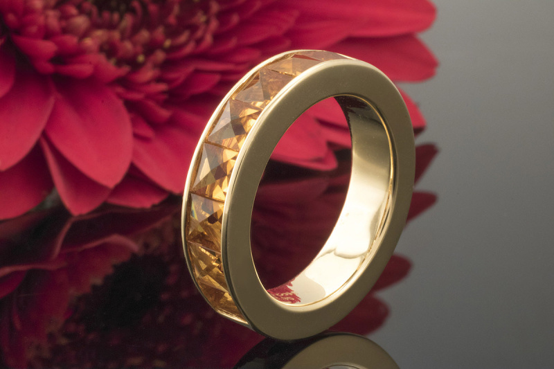 Designer Ring mit spitz zulaufendem Carré Citrin in 750er Gelbgold  