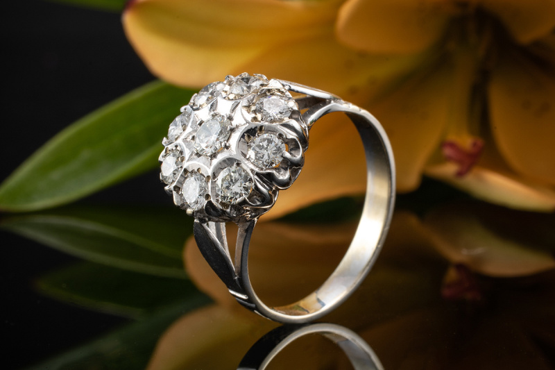 Art Deco Ring mit feurigen Top Diamanten Brillanten in 750er Weißgold 