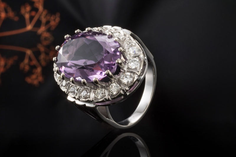 Vintage Amethyst Ring Lila Klassisch mit Diamanten 585er Weißgold Arbeit 