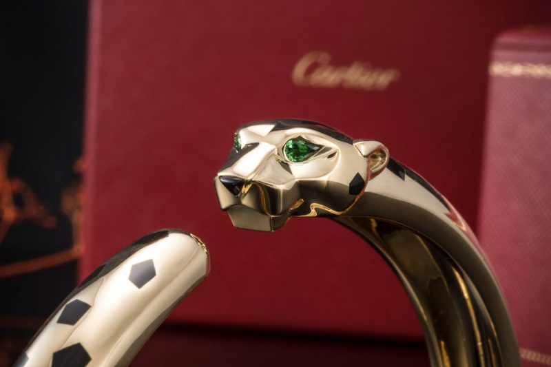 Panthère de Cartier Armreif Groß Gelbgold 750 mit Onyx Lack Tsavorit OVP 