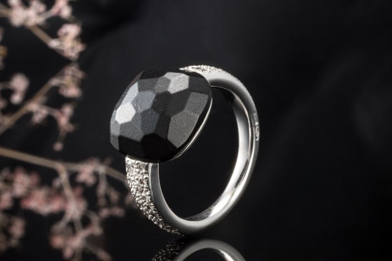 Pomellato Ring Capri Gagat Jet Schwarz mit weißen Diamanten Weißgold 750 