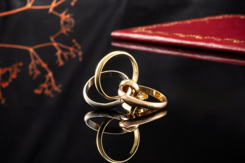 Cartier Trinity Charm Anhänger mit Karabiner 3 Ringe Gold 750 Zertifikat 