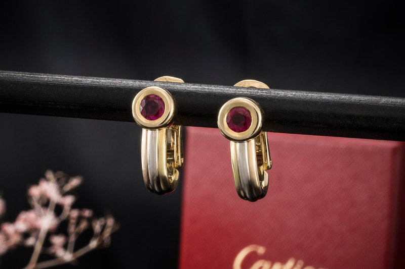 Cartier Vintage Ohrringe Ohrstecker mit je 1 Rubin in Gold Tricolor 750 