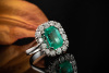 Smaragd Ring Emerald Cut Klassisch mit Diamanten rundum in Weißgold 750 