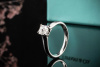 Tiffany & Co Solitär Ring mit Diamant Eckiger Schliff 0,42 Ct. in Platin 