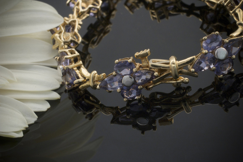 Süßes Armband mit TANSANIT BLUMEN in 585er Gelbgold 