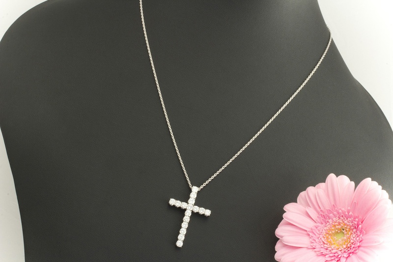 Georg Hornemann Kreuz Collier Anhänger 3,2 Ct. Brillanten in Weißgold & Platin 