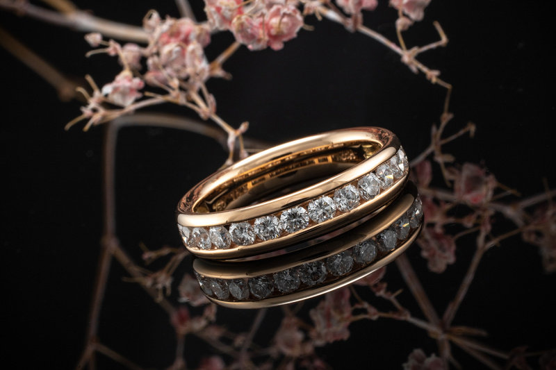 Moderner Luxus Ring Memoire 2/3 Diamanten Brillanten in 750er Rotgold 