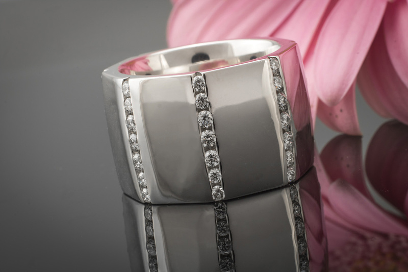 Massiver Odenwald 750er Weißgold Ring Breite Form Diamanten Brillanten 