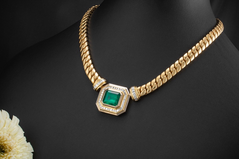 Collier Kolumbianischer Smaragd 12,52 Ct. und Diamanten in Gelbgold 750 