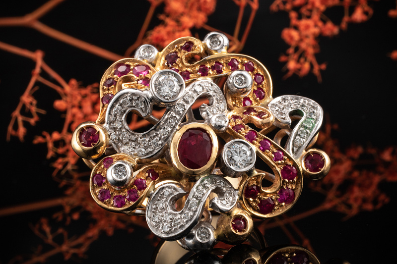 Floraler Rubin Ring mit Diamanten imposante Arbeit in Weißgold Rotgold 
