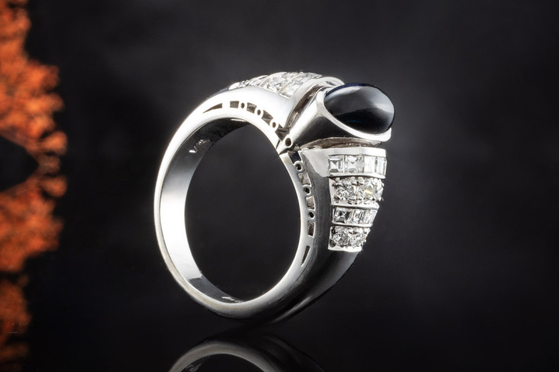 Weißgold Ring mit Navette Saphir Cabochon und Diamanten Juwelier Leicht 