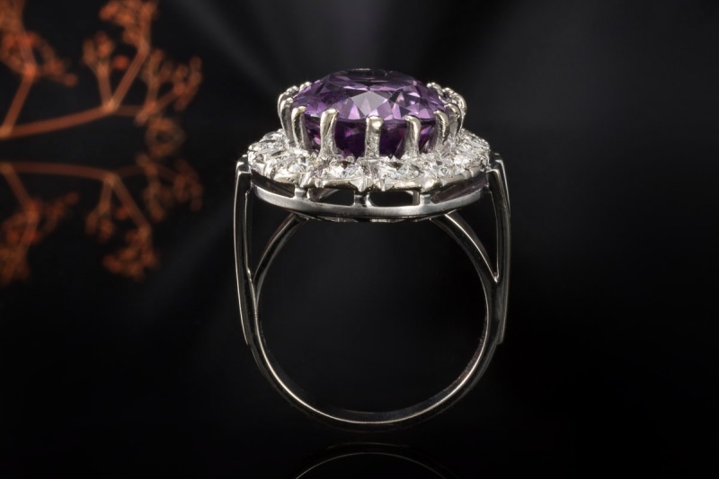 Vintage Amethyst Ring Lila Klassisch mit Diamanten 585er Weißgold Arbeit 