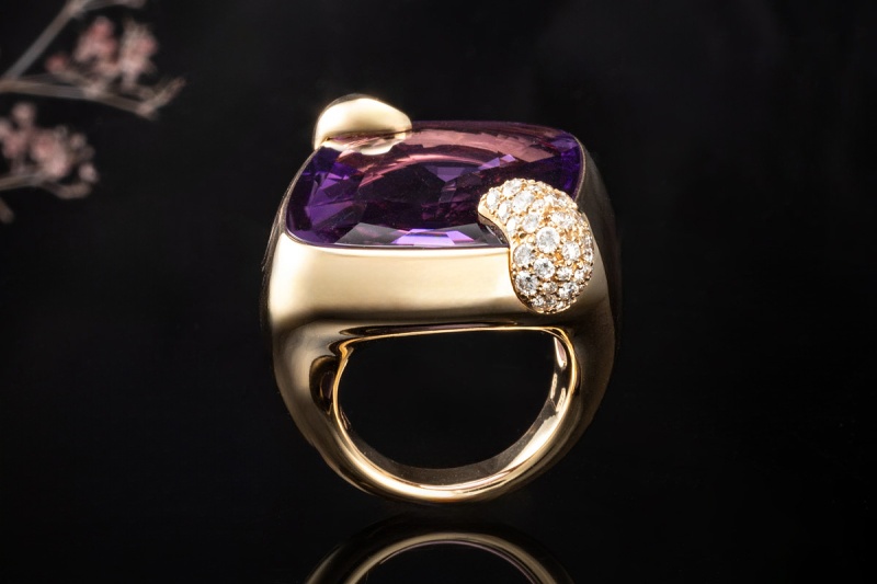 Pomellato Ring Ritratto Maxi mit Amethyst Lila Diamanten in Gelbgold 750 