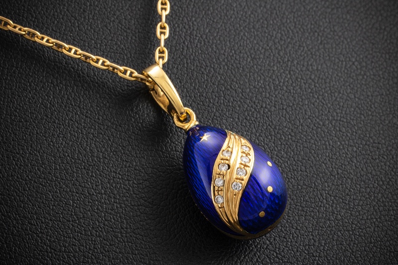 Fabergé Ei Collier Kette mit Anhänger Emaille Blau Brillanten 750er Gold 